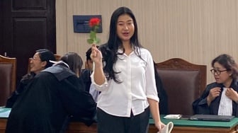 Duplik Laras Disambut Tepuk Tangan, Kuasa Hukum: Tak Ada Mens Rea, Ini Kriminalisasi!