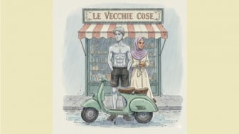 Manusia Silver, Vespa Tua, dan Hujan yang Menemani