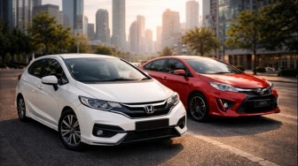 Perbandingan Honda Jazz 2019 vs Toyota Yaris TRD Bekas, Mana yang Lebih Oke?