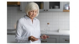 7 Vitamin Wajib untuk Lansia, Atasi Badan Lemas Tubuh Auto Bertenaga