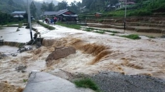 Banjir Putuskan Jalan Provinsi AgamLimapuluh Kota, Akses Palupuh Lumpuh Total