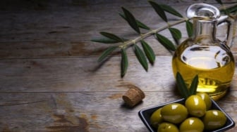 5 Rekomendasi Minyak Zaitun untuk Anti Aging Wajah, Bikin Kencang dan Hilangkan Kerutan