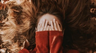 Internalized Misogyny: Ketika Perempuan Justru Melestarikan Ketimpangan