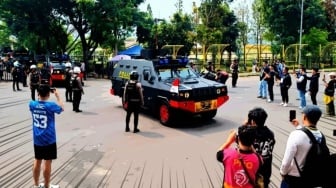 6 Rantis Kawal Skuat Persija Jakarta Tiba di Markas Persib Bandung