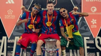 Persembahkan 4 Gelar, Ini Kata-kata Hansi Flick Usai Bawa Barcelona Hajar Real Madrid di Final