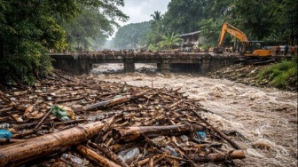 7 Fakta Banjir Bandang di Pati, Jembatan Putus hingga Tumpukan Kayu Misterius