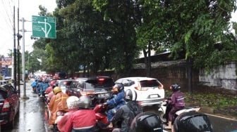 Pagi Kelabu Warga Jakarta Selatan: Macet dan Genangan Jadi Ujian Kesabaran di Awal Pekan