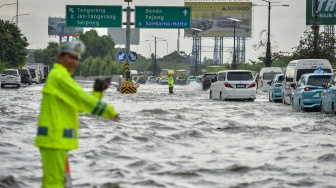 Banjir Rendam Tol Bandara Soetta, Lalu Lintas Macet 1,5 Kilometer