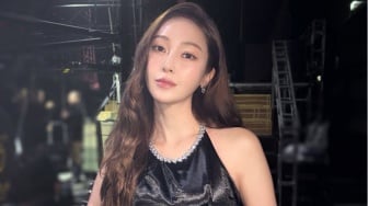 Bikin Look Harian Makin Classy, Intip 4 OOTD Sweet Elegan ala Jessica Jung