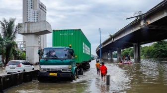 Hujan Lebat dan Rob Sebabkan Banjir 50 Cm di Tanjung Priok