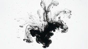 Tinta Hitam di Layar Putih