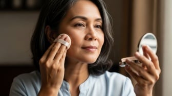 4 Bedak Wardah Terbaik untuk Usia 50 Tahun ke Atas, Bantu Samarkan Kerutan