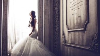 Perselingkuhan Artis dan Standar Ganda: Mengapa Kita Gemar Melempar Batu Lewat Jempol?