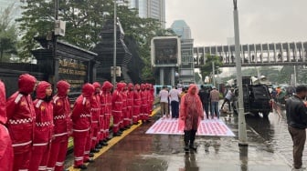 Usai di Komdigi, Massa Demo Datangi Polda Metro Jaya Minta Usut Kasus Mens Rea