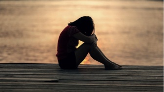 Terlihat Kuat tapi Hampa? Kenali 5 Tanda Tangki Cinta Kosong pada Perempuan