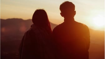 Aku Mencintaimu dengan Cara Paling Pengecut