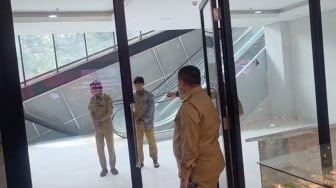 Wali Kota Makassar Murka Lihat Pegawai Duduk Santai Merokok di Jam Kerja