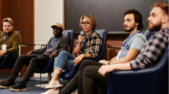 Kritik Akademik vs Kritik Politik: Antara Informasi Instan dan Matinya Pemahaman Konteks