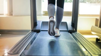 Jalan di Treadmill Sebaiknya Pakai Sepatu Apa? Jangan Salah Pilih, Ini Penjelasannya
