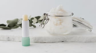 Apa Boleh Pakai Lip Balm Setiap Hari? Kenali Manfaat dan Risikonya