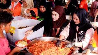 Shandy Purnamasari dan Ekspedisi Dapur Kemanusiaan, Bawa 99 Ribu Porsi Makanan ke Aceh Tamiang