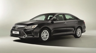 Irit, Murah tapi Berkelas: Harga Toyota Camry Hybrid 2013 Kini Terjangkau, Brio Minggir Dulu