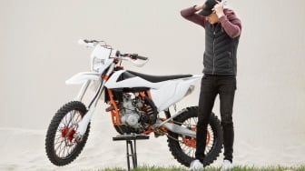 Bagaimana Cara Mengendarai Motor Kopling? Ini 10 Langkahnya