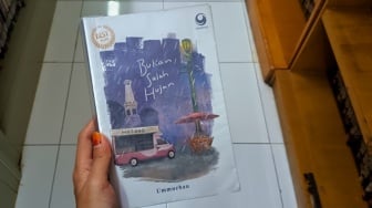 Novel Bukan Salah Hujan: Kenapa Kita Selalu Mencari Kambing Hitam?