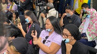 Simbol X di Masker Warnai Sidang Vonis Laras Faizati di PN Jaksel, Apa Maknanya?