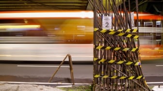 Penampakan tiang monorel yang mangkrak di Jalan H. R. Rasuna Said, Jakarta, Rabu (14/1/2026). [Suara.com/Alfian Winanto]