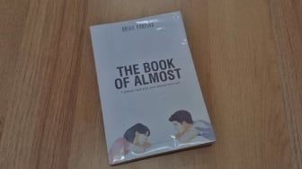 Buku The Book of Almost: Tak Ada yang Lebih Sakit dari Kata 'Hampir'