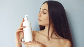 4 Sampo Mengandung Urang-aring untuk Menghitamkan dan Menyuburkan Rambut