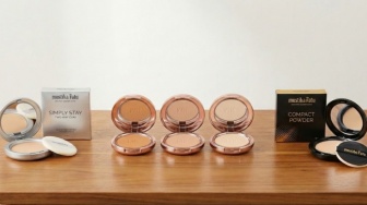 3 Bedak Padat Mustika Ratu untuk Samarkan Garis Halus Usia 40 ke Atas