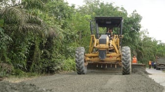 Pemprov Riau Gesa Perbaikan Jalan di Tengah Keterbatasan Anggaran