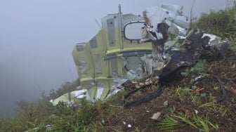 Badan dan Ekor Pesawat Ditemukan di Lereng Gunung Bulusaraung, Begini Kondisinya