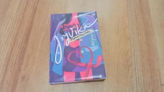 Seni Memahami Luka Tersembunyi di Novel Joyvika karya Oktyas