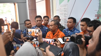 Basarnas Temukan 2 Korban di Tebing Curam 500 Meter, Evakuasi Udara Masih Buntu