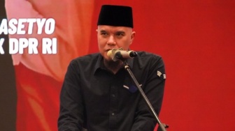 Ahmad Dhani Kirim Kode "Siap" untuk Inara Rusli, Netizen Malah Setuju