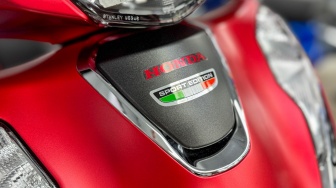Semewah Vespa Senyaman PCX? Intip Pesona Motor Matic Sport Edition 2026 dari Honda Buatan Italia