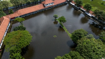 Foto udara Terminal Induk Bus Antar Kota Jati Kudus yang terendam banjir di Kudus, Jawa Tengah, Senin (19/1/2026). [ANTARA FOTO/Aprillio Akbar/rwa]