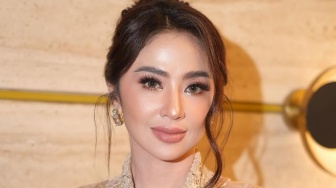 Dijodohkan dengan Virgoun, Dewi Perssik Beri Jawaban Serius: Saya Siap Jadi Mama untuk Anak-anaknya