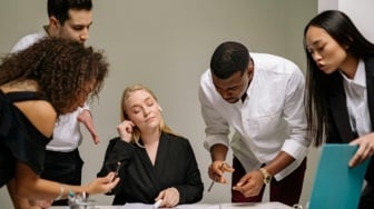 Layanan Prodi Lambat? Ini 5 Cara Cerdas Mahasiswa Akhir Menghadapi Birokrasi Kampus