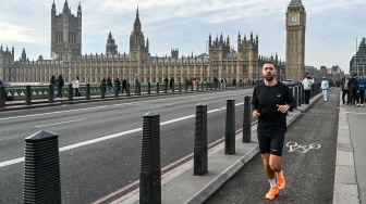 Warga berolahraga di dekat kawasan Big Ben, London, Inggris, Minggu (18/1/2026). [ANTARA FOTO/Galih Pradipta/wsj]
