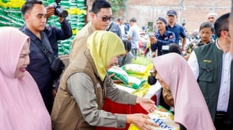 Gubernur Khofifah Gelar Pasar Murah di Sumbersari Jember: Jaga Daya Beli Masyarakat