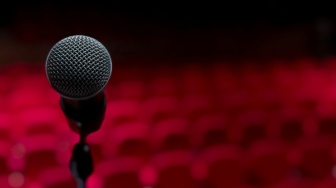 Pandji Pragiwaksono dan Polemik Kebebasan Berekspresi: Bisakah Komedi Dipolisikan?