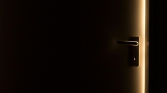 Suara-Suara di Kamar