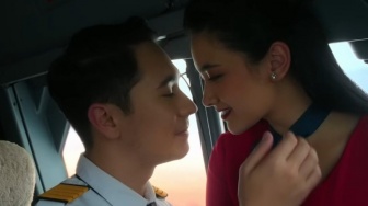 Pacaran Beneran, Jerome Kurnia Ngaku Baru Ciuman dengan Nadya Arina demi Film Penerbangan Terakhir
