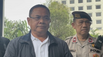 Tampak Tenang, Begini Detik-detik Kedatangan Bupati Pati Sudewo di KPK Usai Terjaring OTT