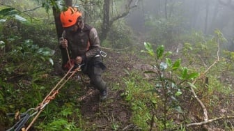 Cerita Saiful Sisir Lereng Gunung Bulusaraung, Temukan Korban Diduga Pramugari