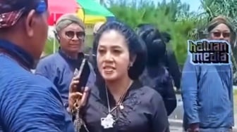Heboh Mbak Rara Pawang Hujan Ditegur Abdi Dalem Saat Labuhan Parangkusumo, Ini Respon Keraton Jogja